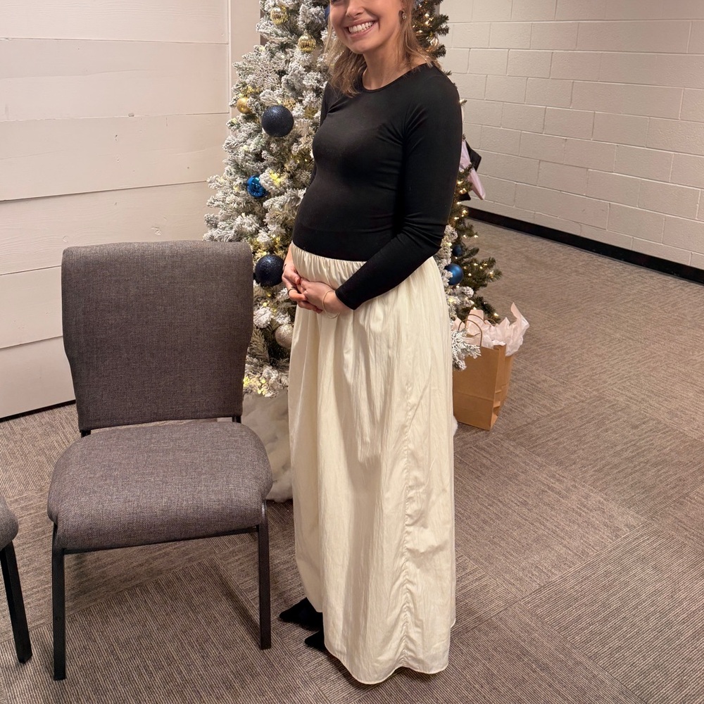 Elegant Cream Maternity Dress - Picture 5 of 5